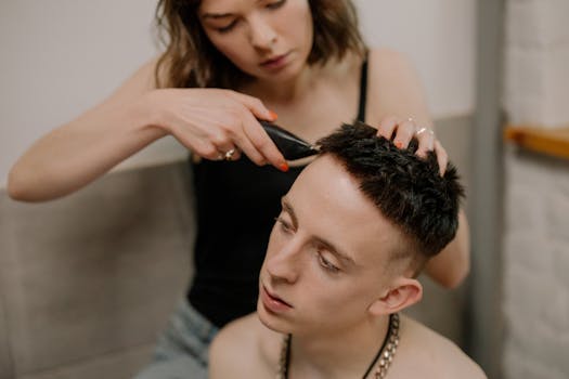 Fade střih: Jak udržet moderní účes v perfektním stavu