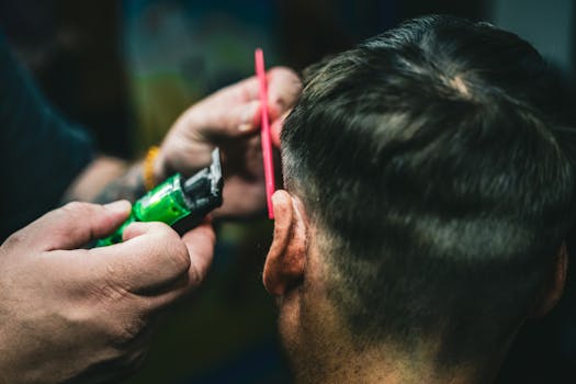 Jak Fade Účesy Inspirují Muže: Vliv Celebrit na Trendy