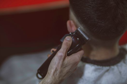 Zimní péče o fade střih: Jak udržet účes svěží a zdravý